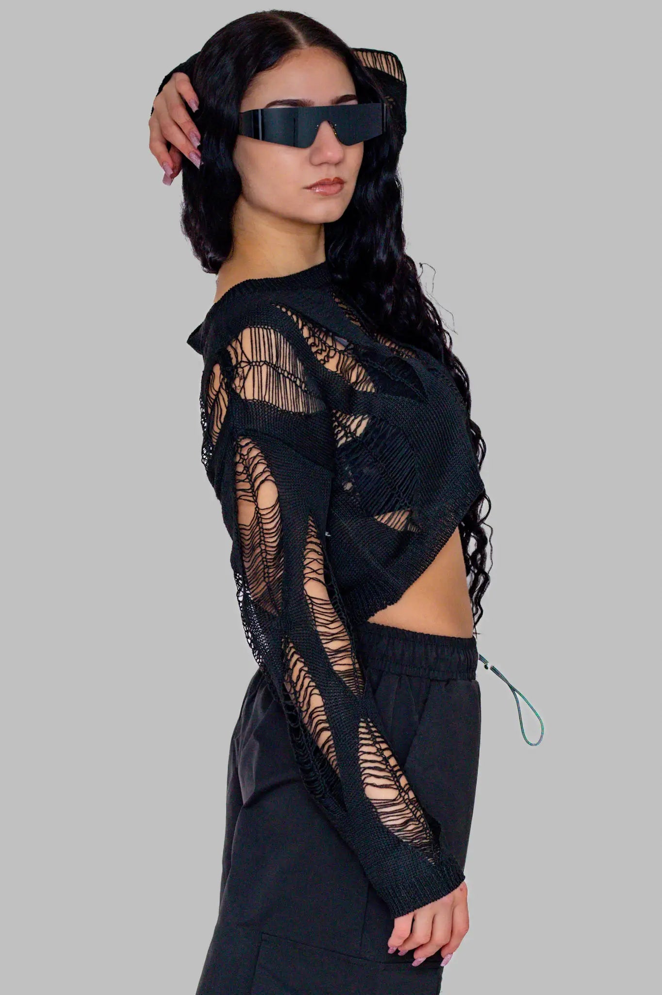 scnwarzes Techno Rave Oberteil für ein gutes Rave outfit cropped sweater bauchfrei für damen