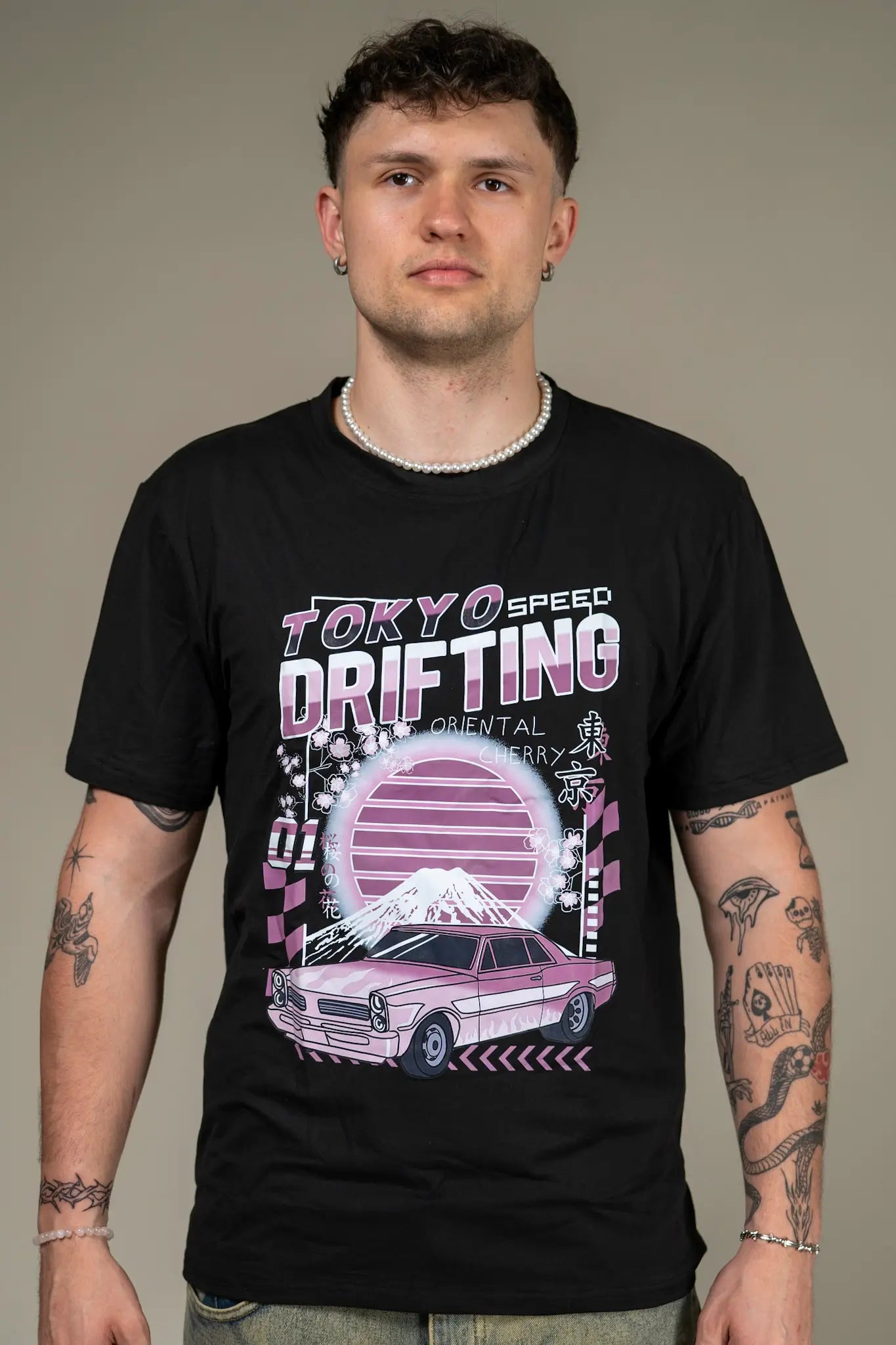 Schwarzes Techno Rave Oberteil für ein gutes Rave outfit t Shirt mit the Tokyo Driftting aufdruck