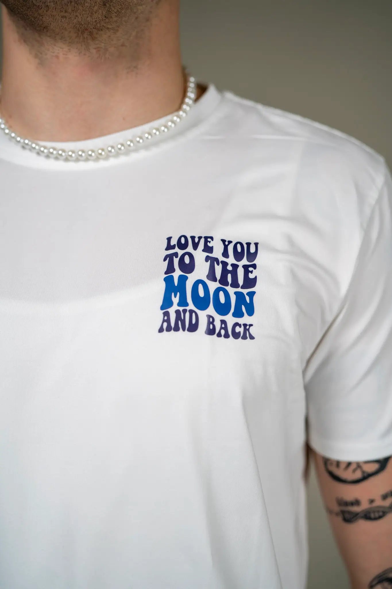 Weisses Rave T Shit für Techno Rave Outfits mit Love you to the Moon and Back