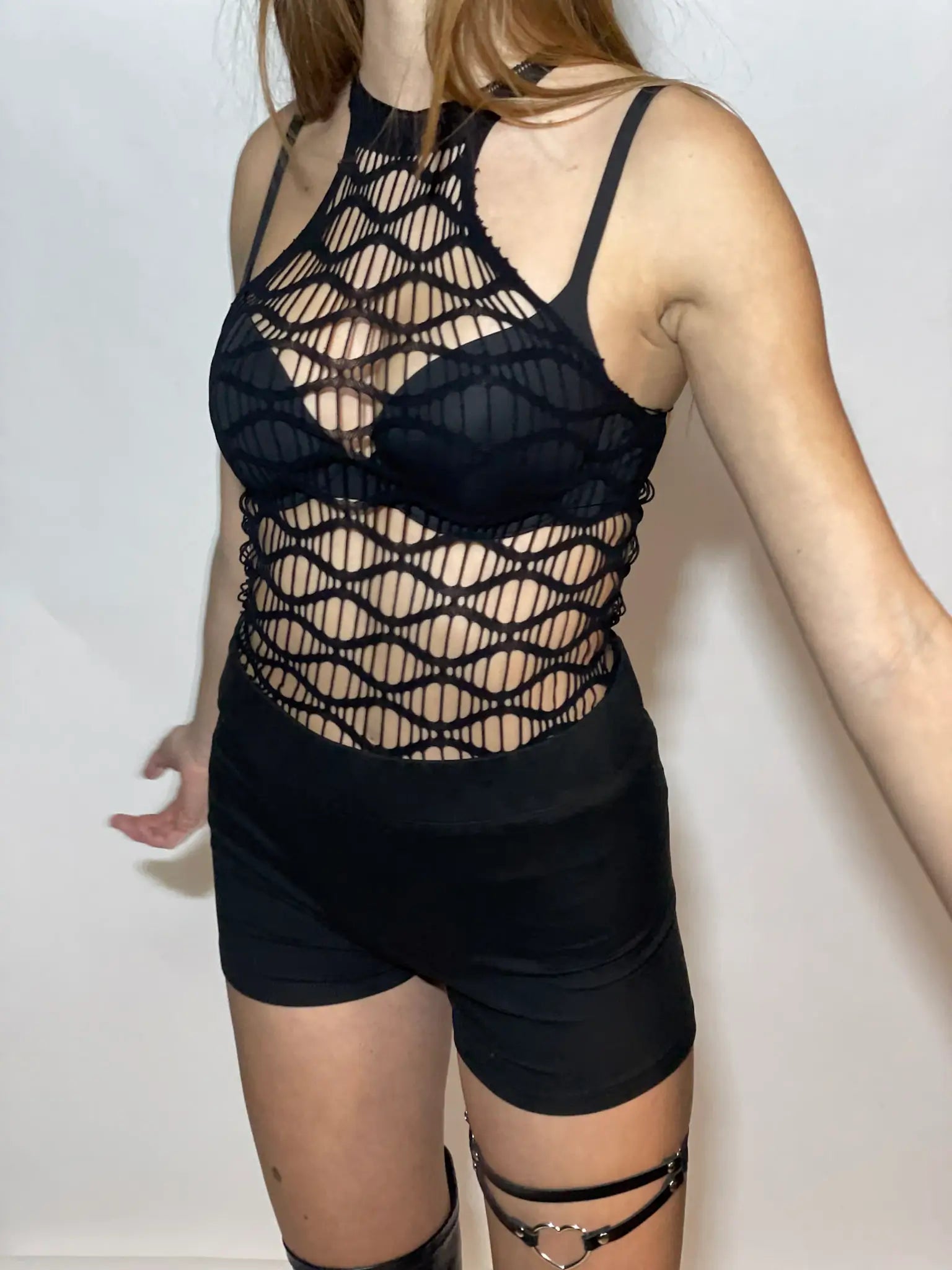 Schwarzes Techno Rave Oberteil für ein gutes Rave outfit netz kleid für damen