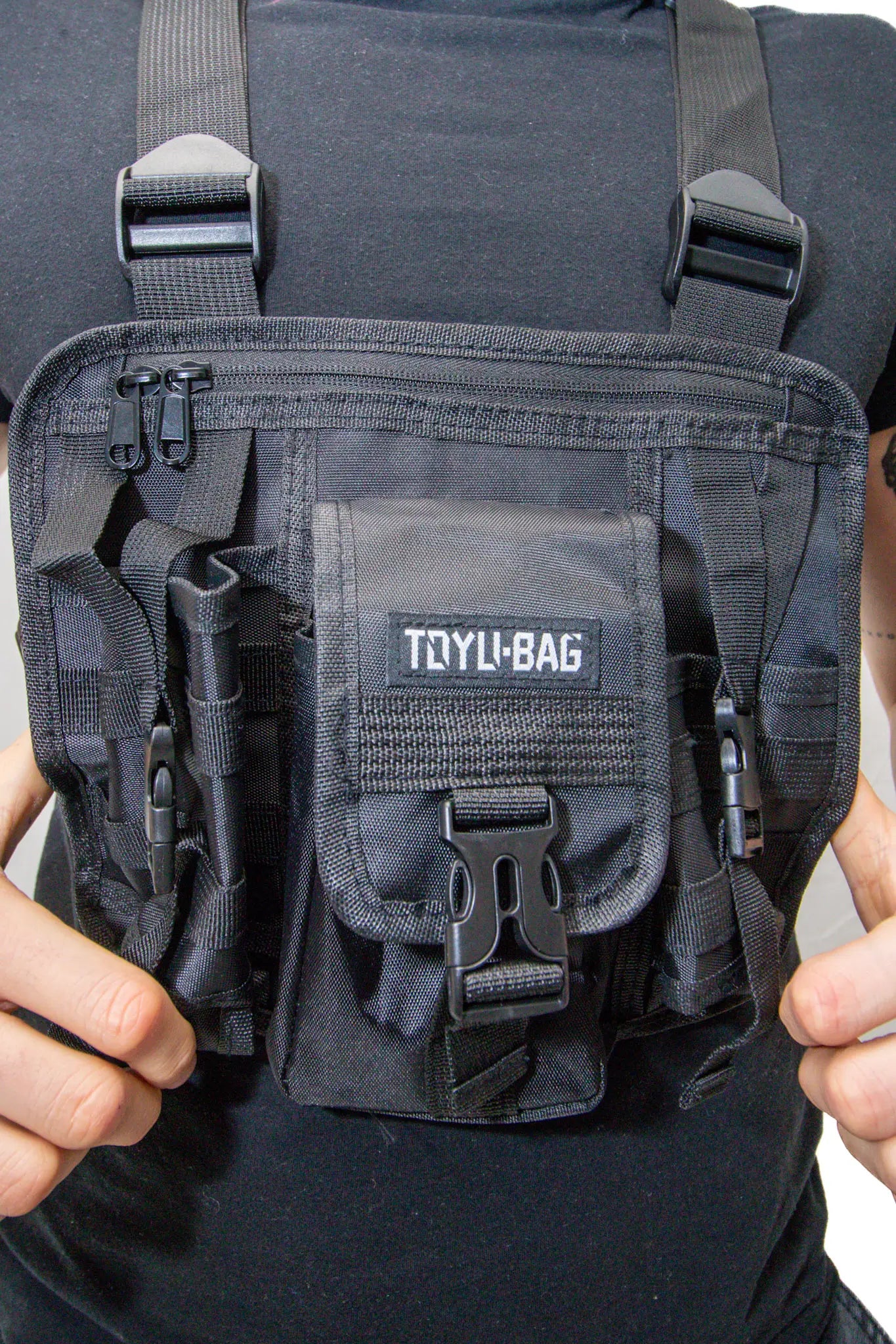 Urban Tactical Toyu Bag: Schwarze Bulletproof-Style Weste