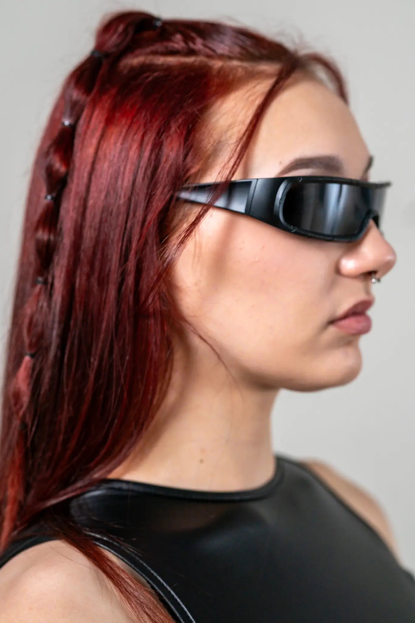 schwarze Techno Rave Brille für Rave Outfits in der Schweiz mit einkerbungen