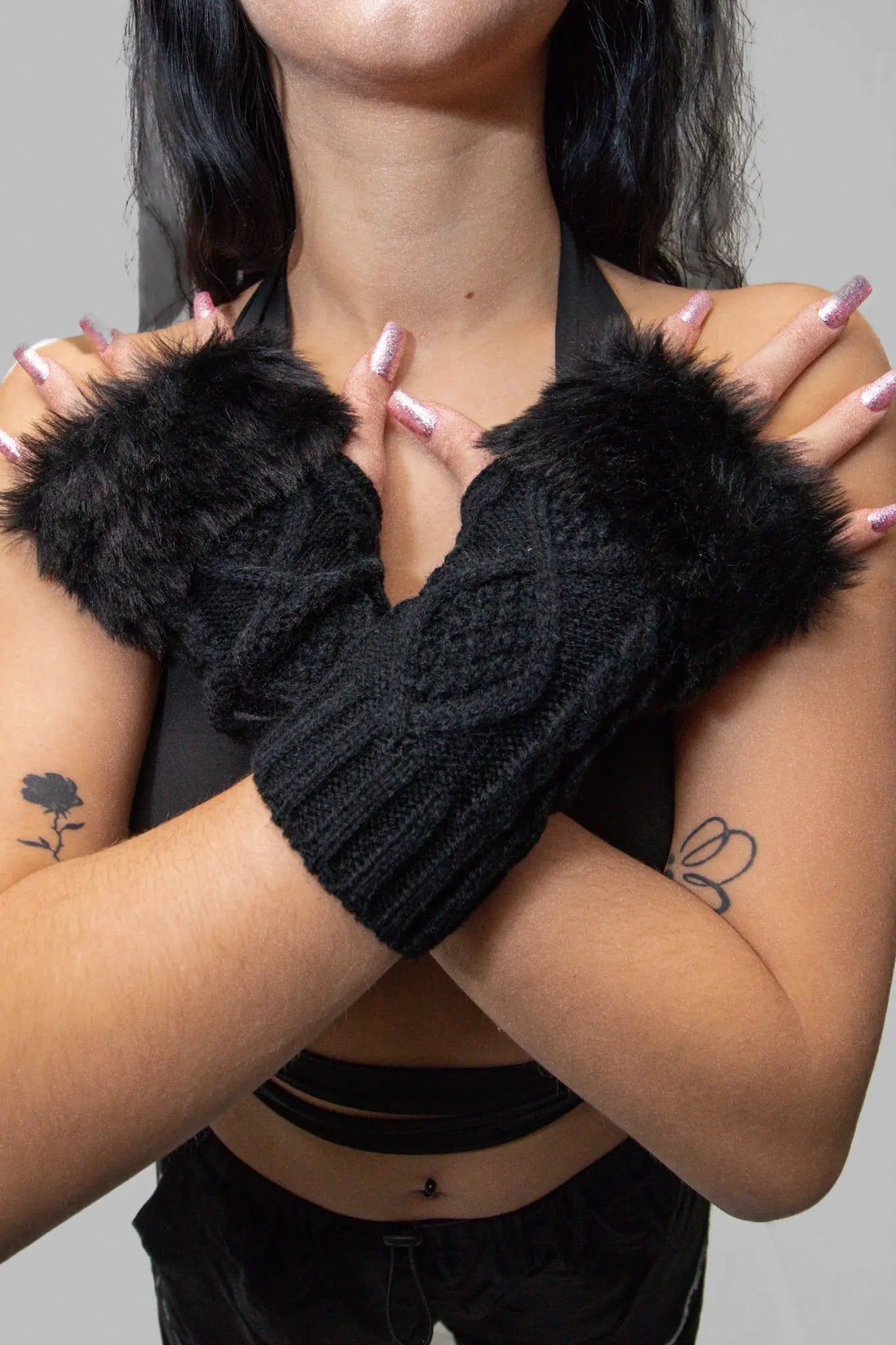 Techno Fluffy Gloves Rave: Schwarze flauschige Handschuhe Kreuz